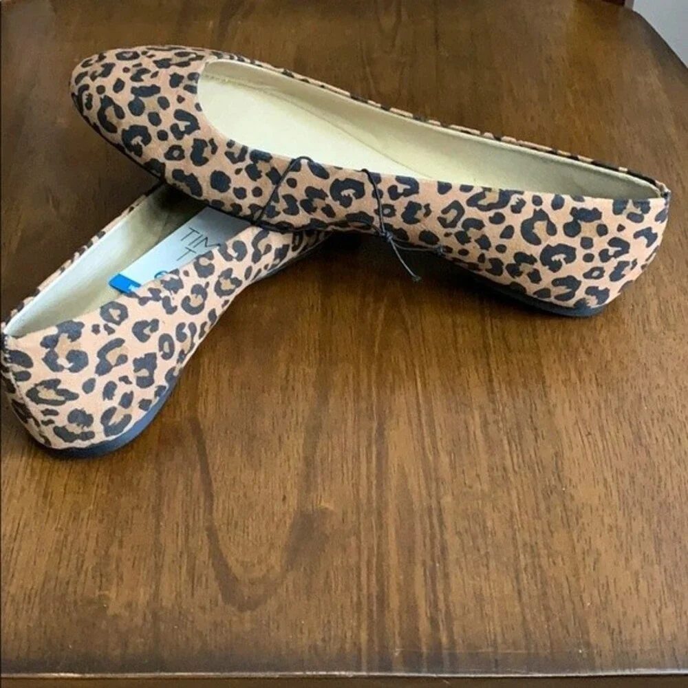 Wide width leopard flats.
